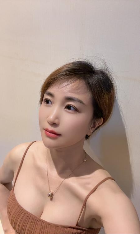 短发韵味姐姐