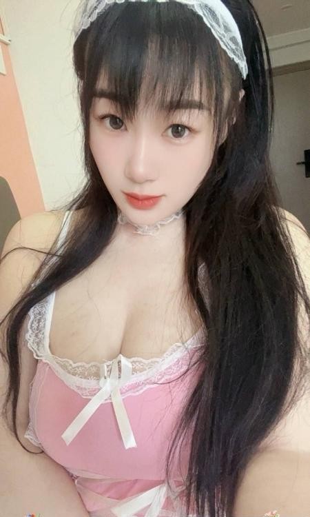 白嫩骚小姐姐