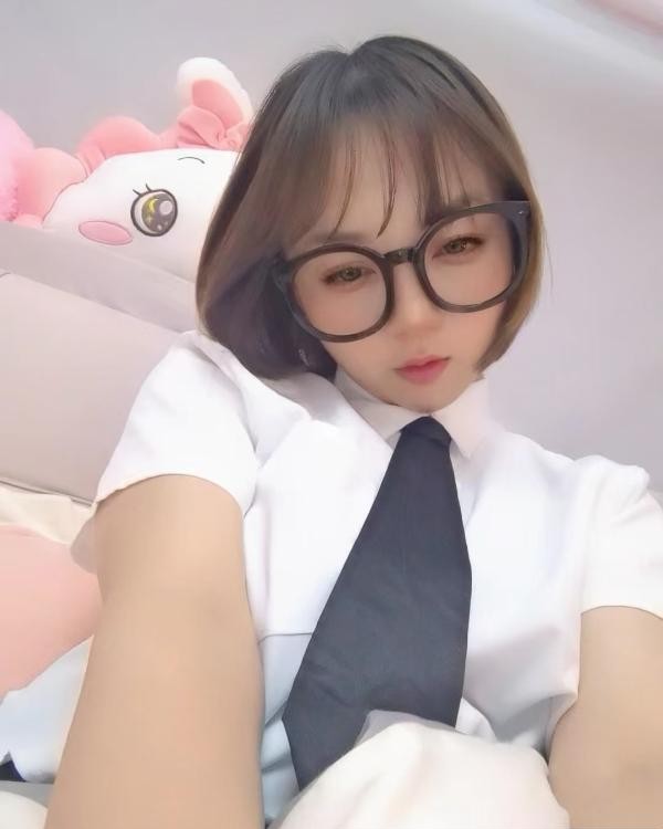 萝莉小妹