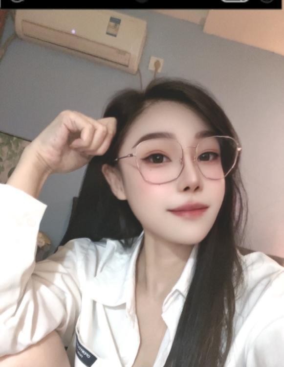 肤白颜值七七