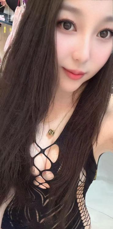 丰满圆臀骚货