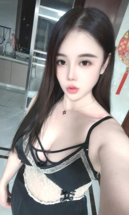 大胸水床妹儿