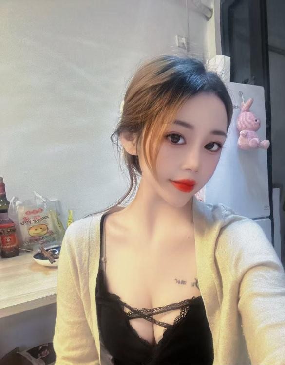 高挑大波妹