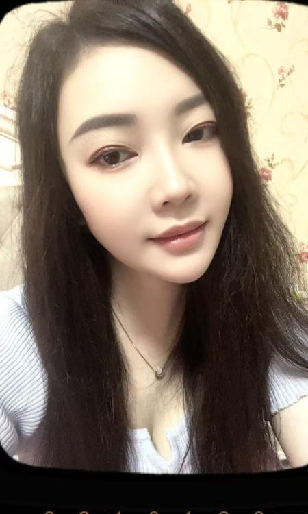 汉阳肤白腿长