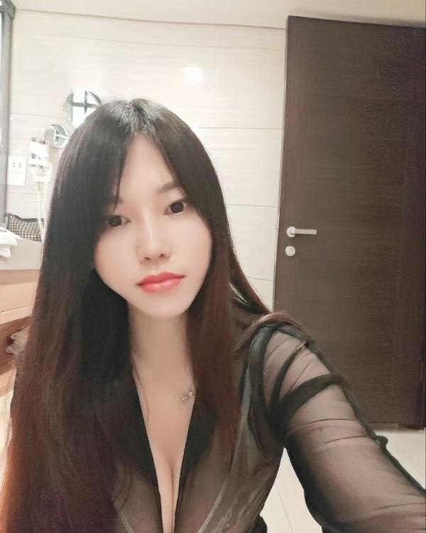 美女荣荣