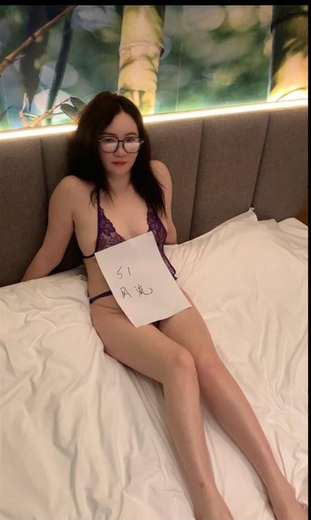 舌吻小美