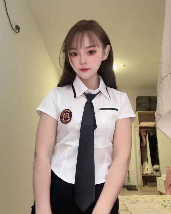 白云嫩妹婷婷