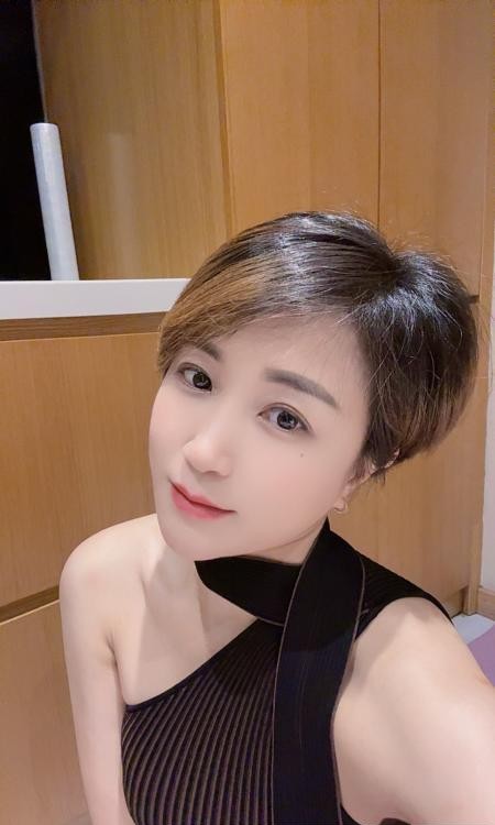 短发御姐
