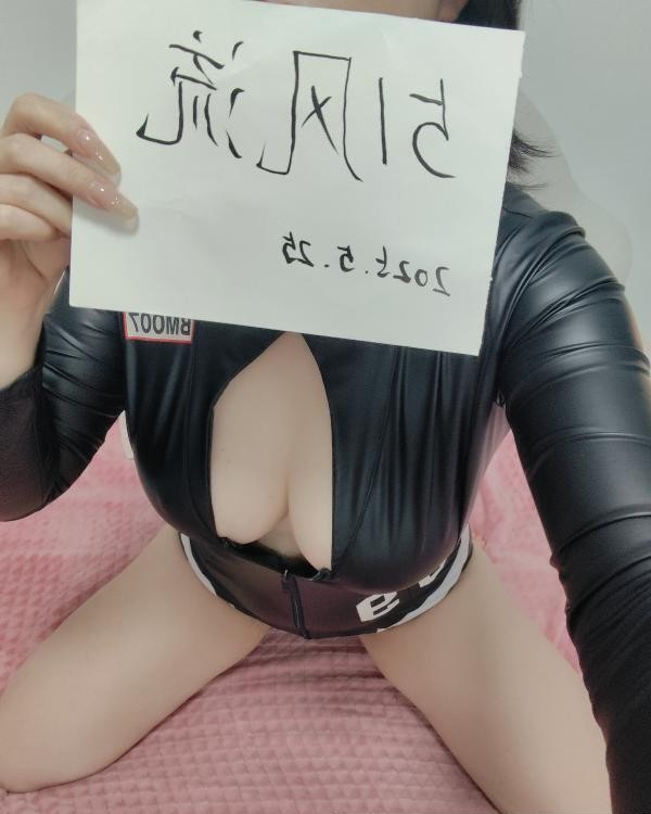 大胸气质美女