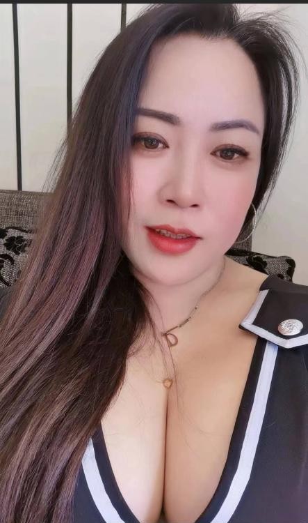 西青E奶大胸妹