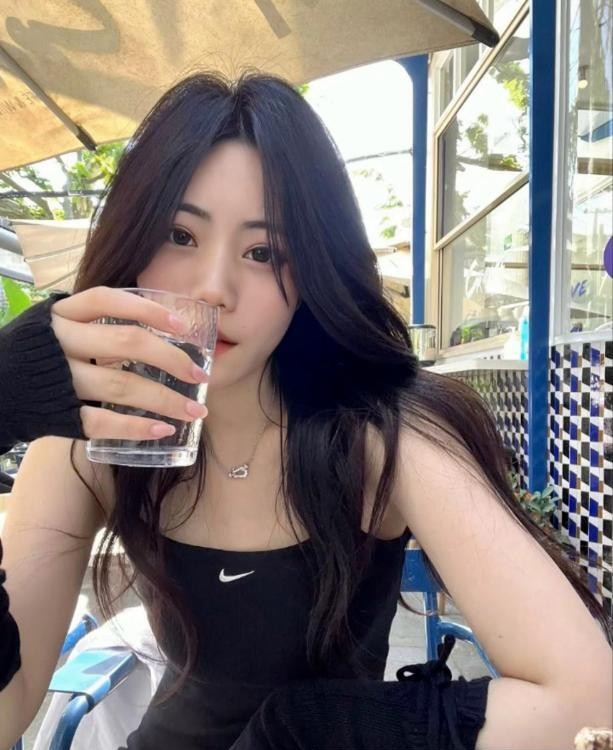 长腿细腰嫩妹