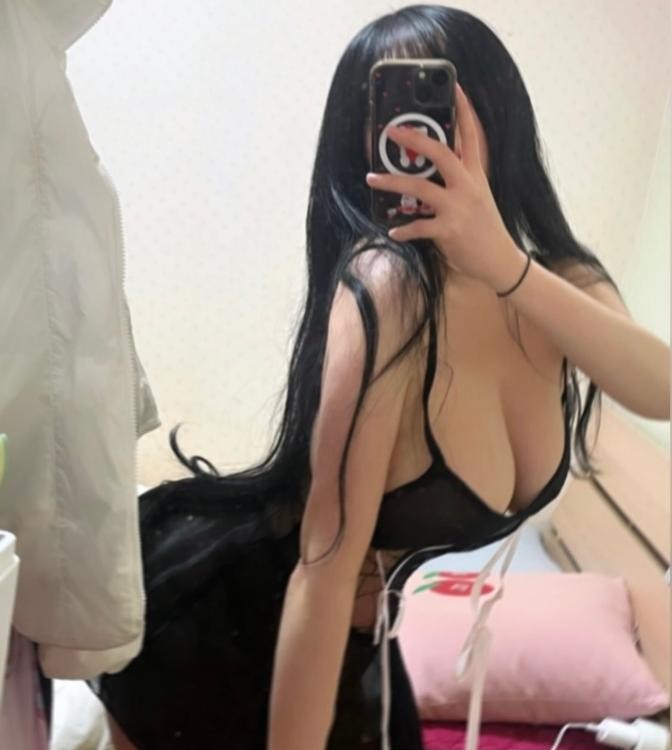 超好身材的大波嫩妹