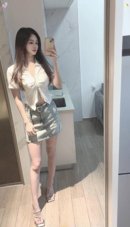高挑大长腿模特梦舒