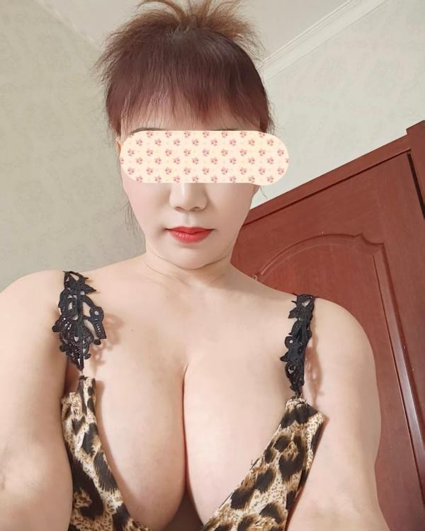 龙首原大胸姐姐