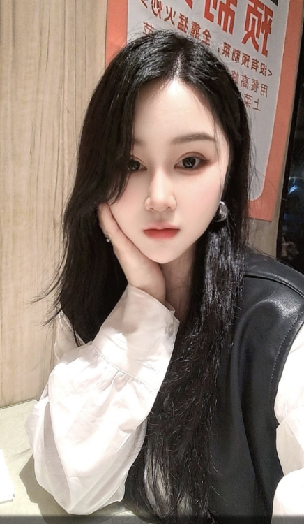 制服小骚货秋秋