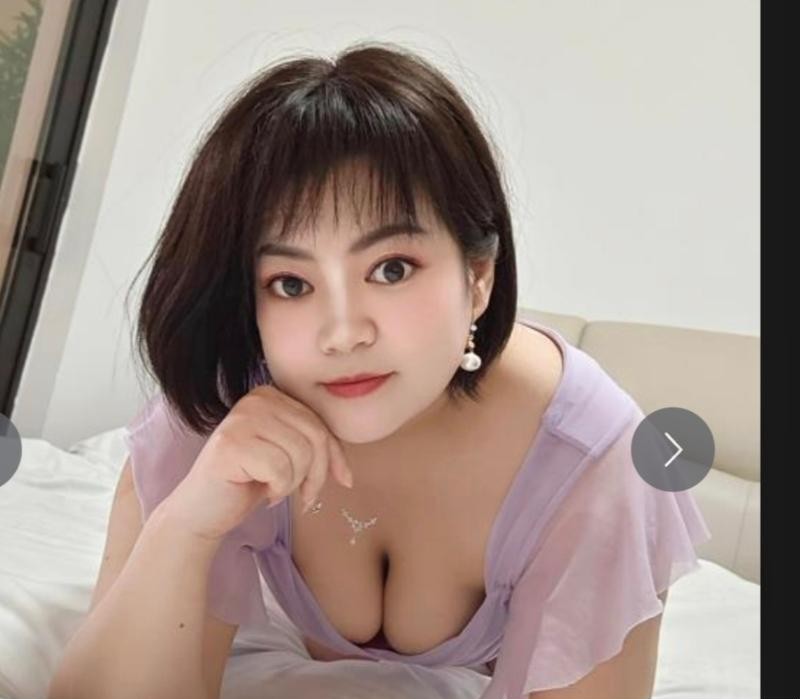 浦东前凸后翘小少妇