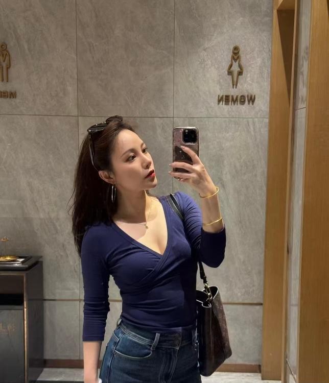 口爆美乳翘臀御姐