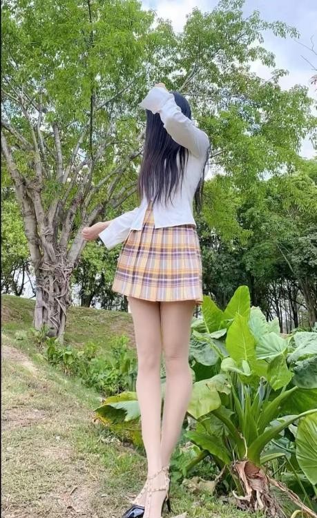 光谷大长腿芳芳