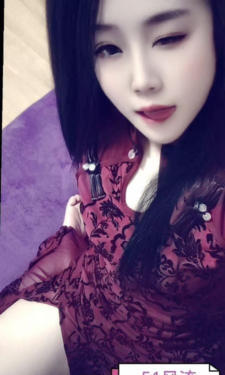 可撕的碎花裙御姐