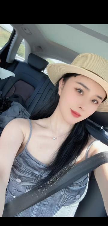 明星脸模特大月亮