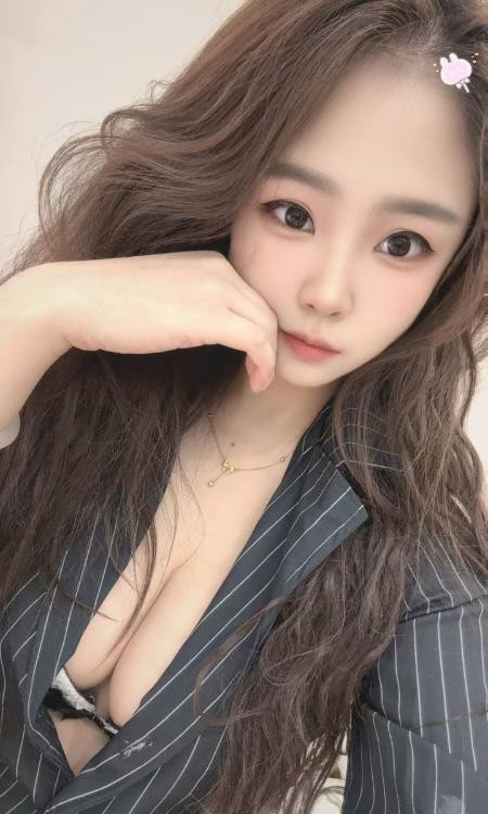 浦东骚货大白兔暮暮