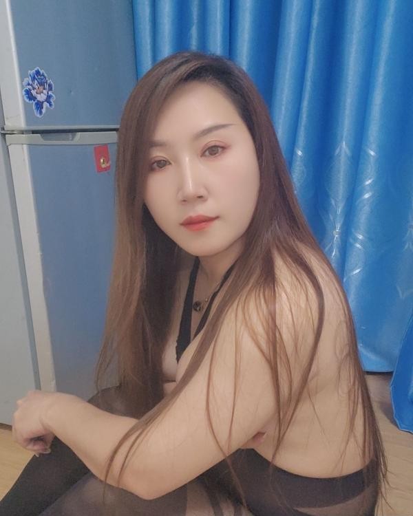 梅花园情人少妇