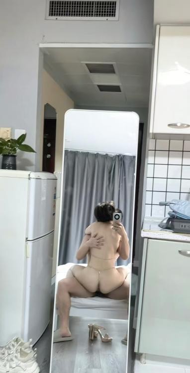 丰满邻家小骚妹