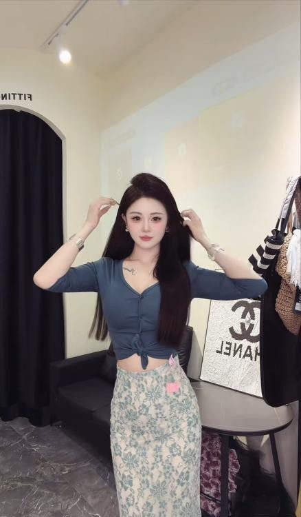 很哇塞的钱多多小姐姐