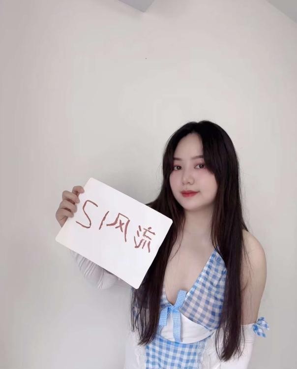 风骚喷水小姐姐