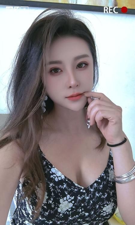 大奶翘臀御姐范