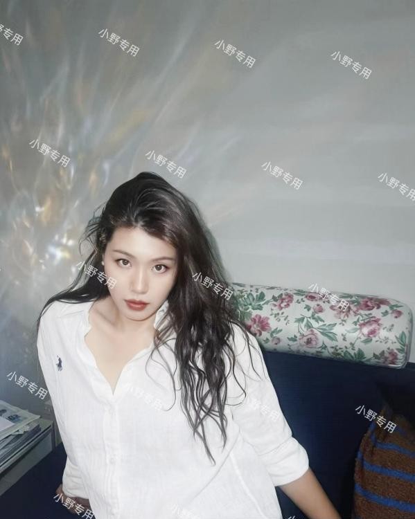 170美腿文艺妞小野