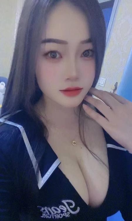 丰满圆润大奶老师
