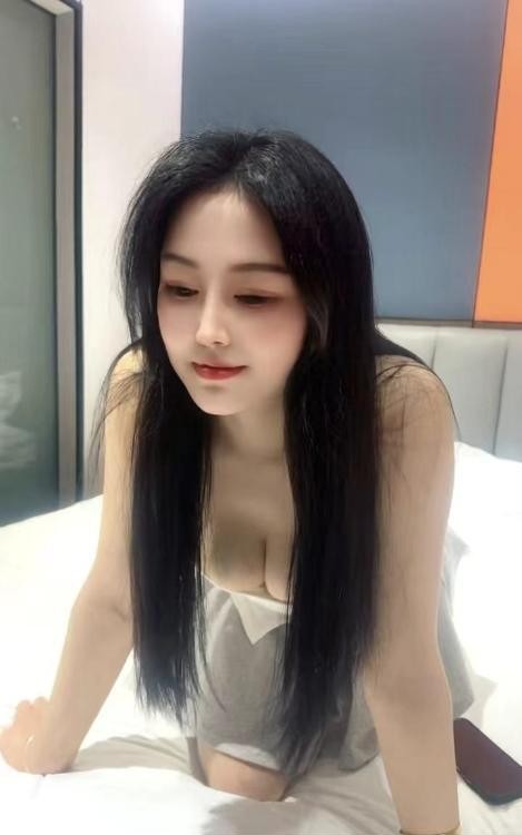 新区大奶美女
