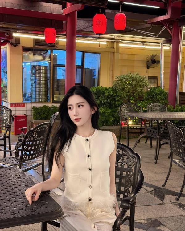 情趣诱惑丝足御姐cc
