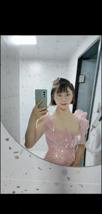 性感美腿可双妃姐妹俩