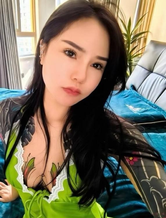 机车健身小妹妹