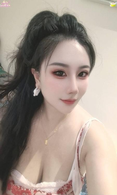 性感爆乳装小妃老师