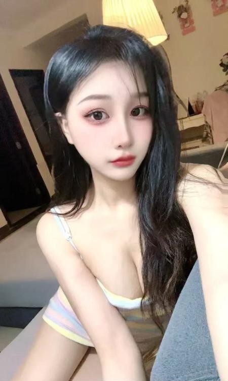 俏皮美妞苒苒