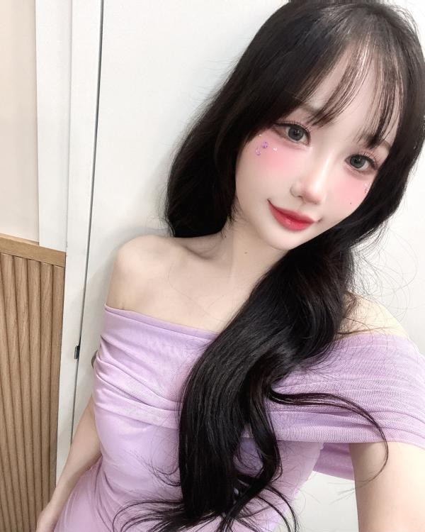小店纯欲嫩妹夏初