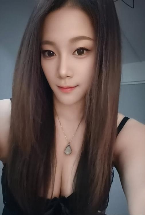 龙华巨乳性感女友