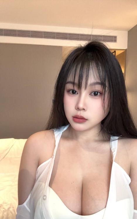 丰满白皙小坦钥钥