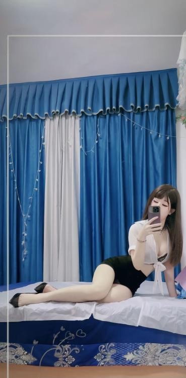 坂田长腿翘臀骚妹