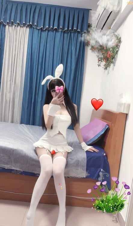 坂田长腿翘臀骚妹