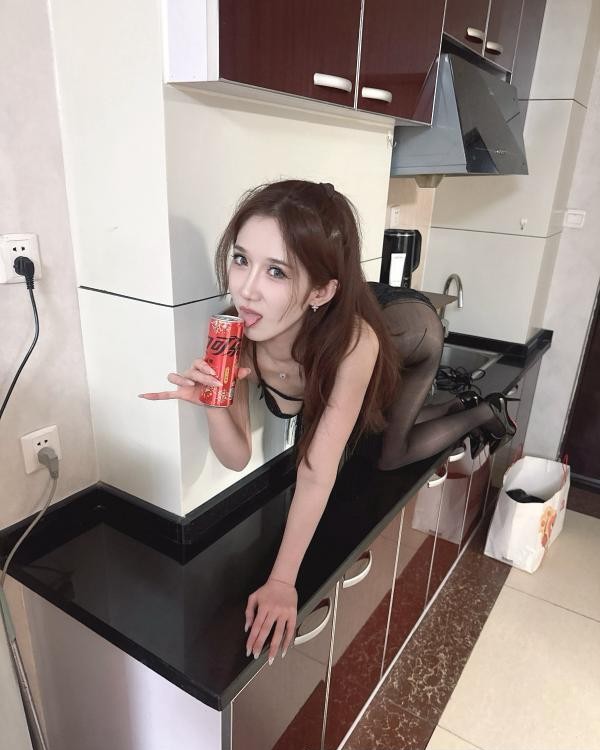 大胸妹李浅浅