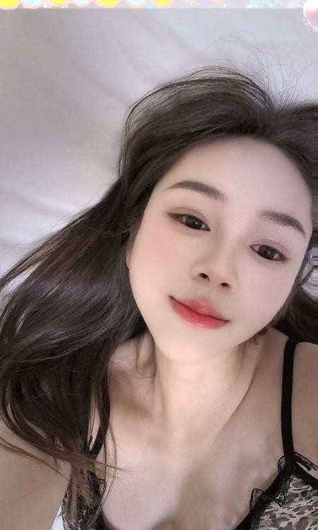 身材苗条小娘子