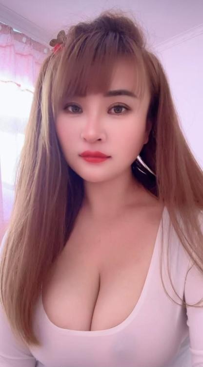 丰乳肥臀小少妇
