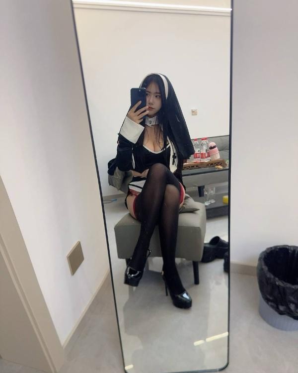 性感黑丝修女制服