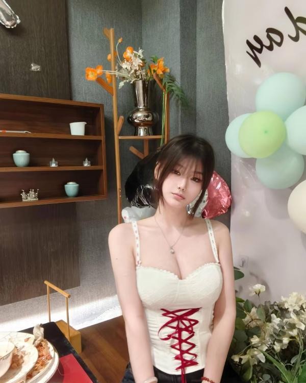 性感美乳小希
