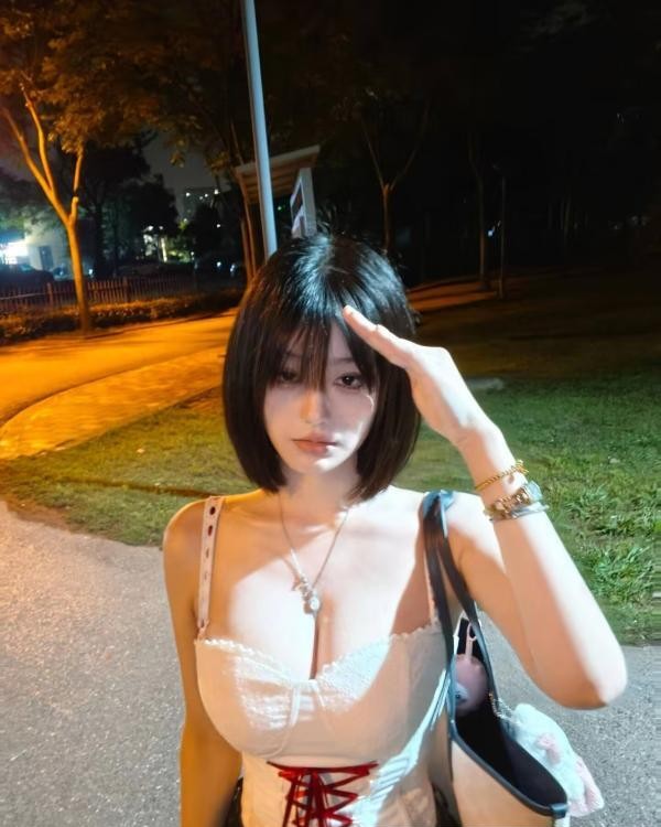 性感美乳小希