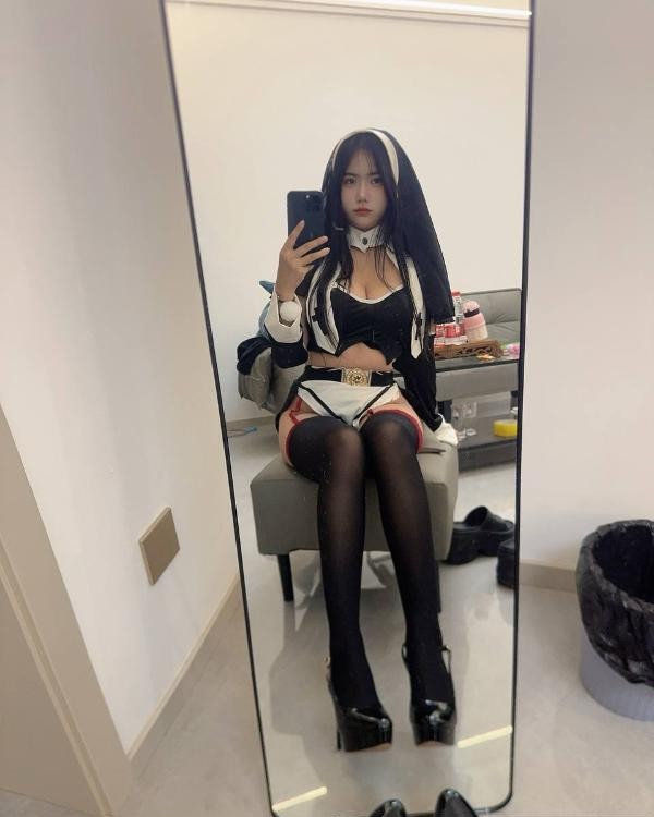 性感黑丝修女制服